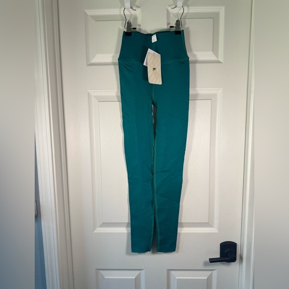 NWT Fabletics Sculptknit Classic Leggings Teal DIY Inseam High Rise Size Small - Picture 1 of 6